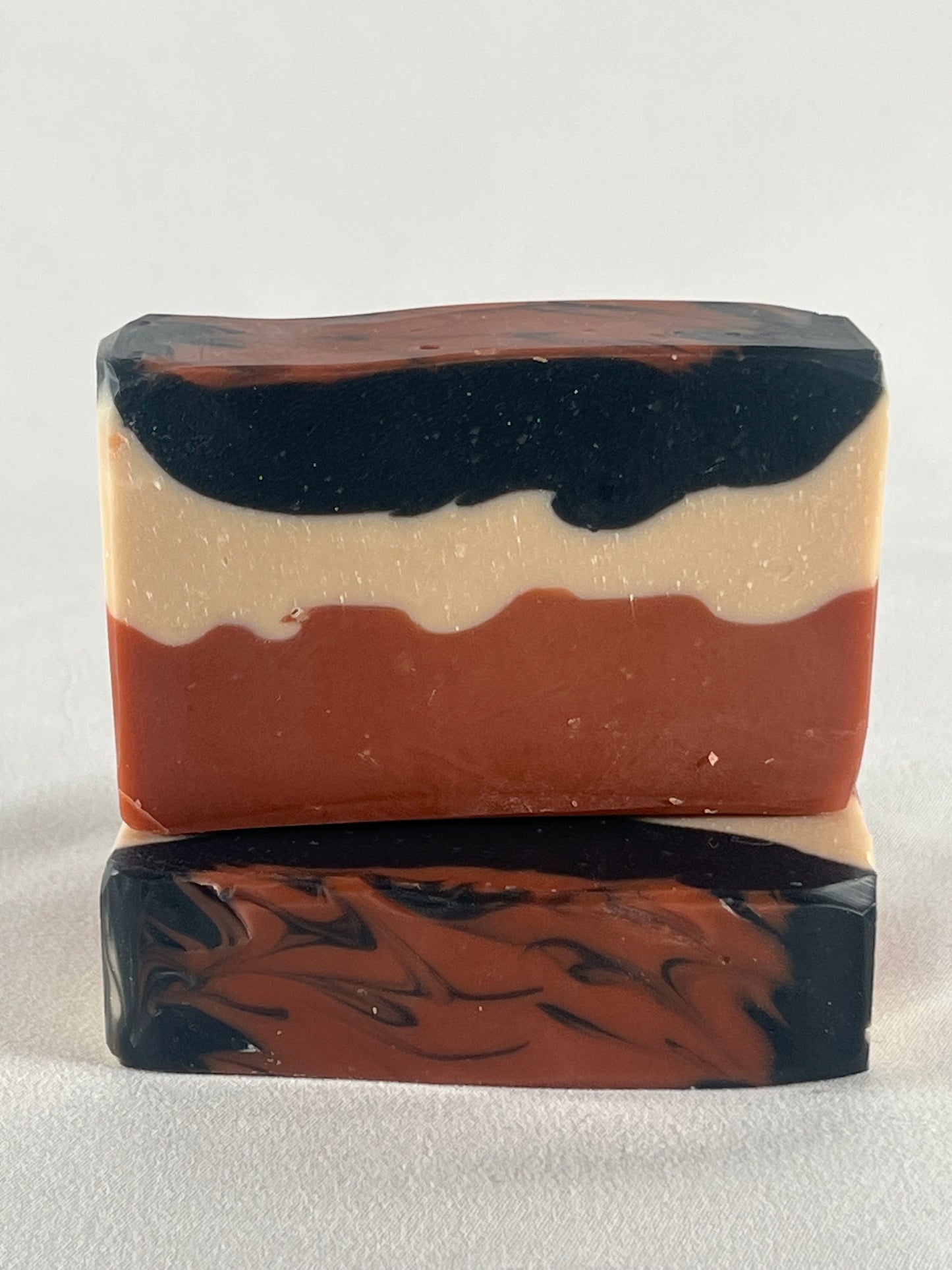 Onyx & Amber - GRASS-FED TALLOW ARTISAN BAR + BUTTERMILK & ACTIVATED CHARCOAL