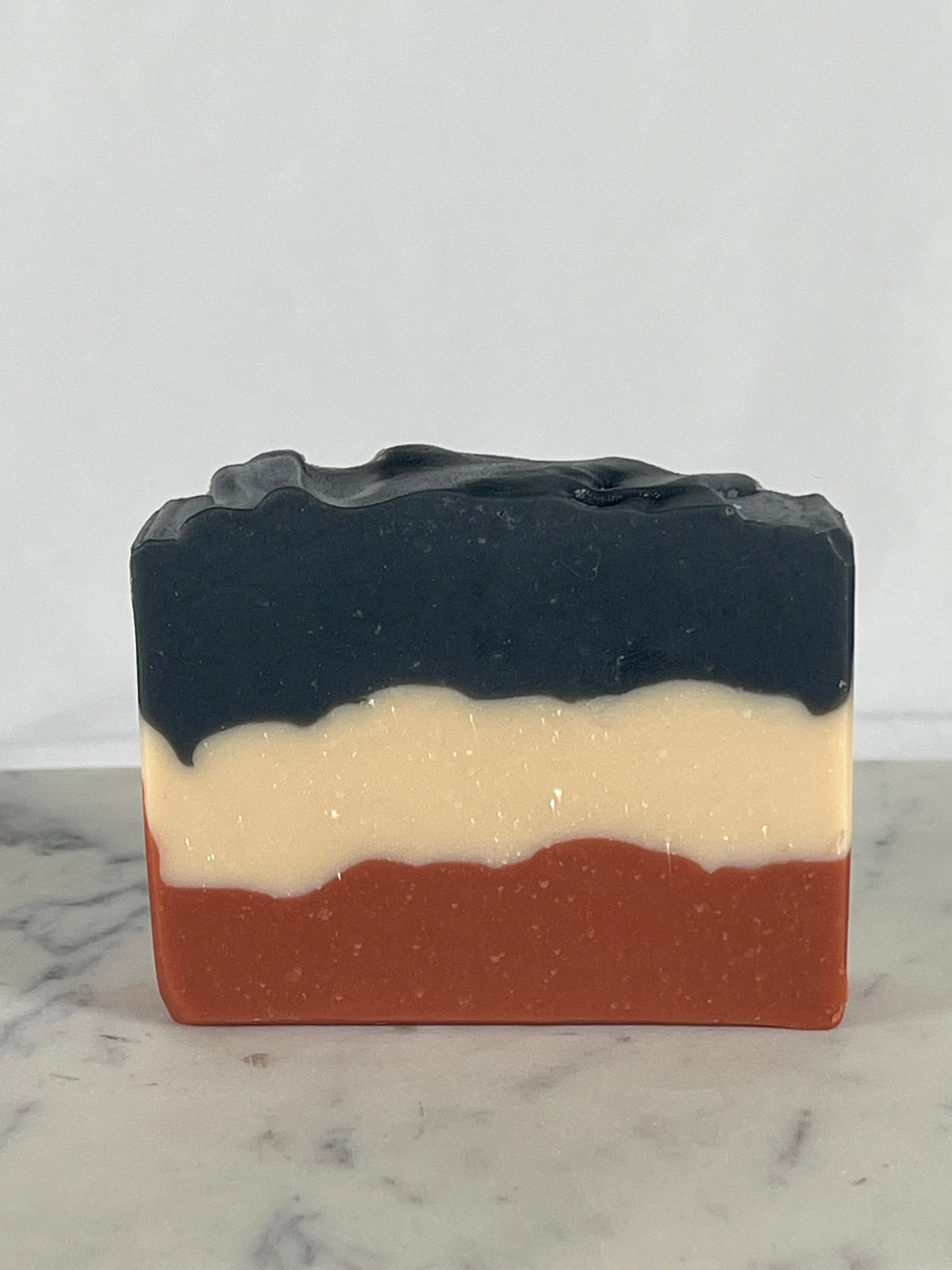 Onyx & Amber - GRASS-FED TALLOW ARTISAN BAR + BUTTERMILK & ACTIVATED CHARCOAL