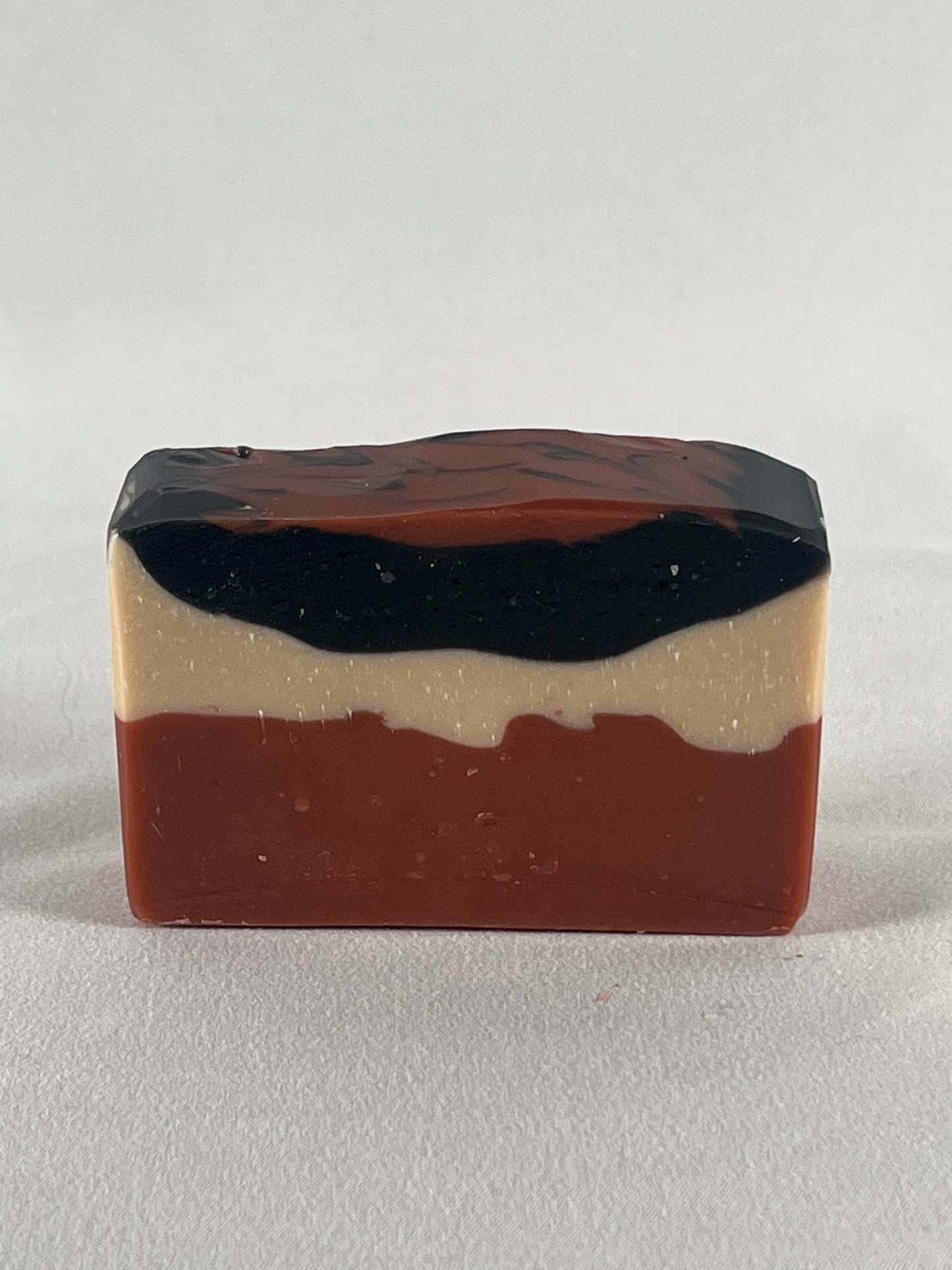 Onyx & Amber - GRASS-FED TALLOW ARTISAN BAR + BUTTERMILK & ACTIVATED CHARCOAL