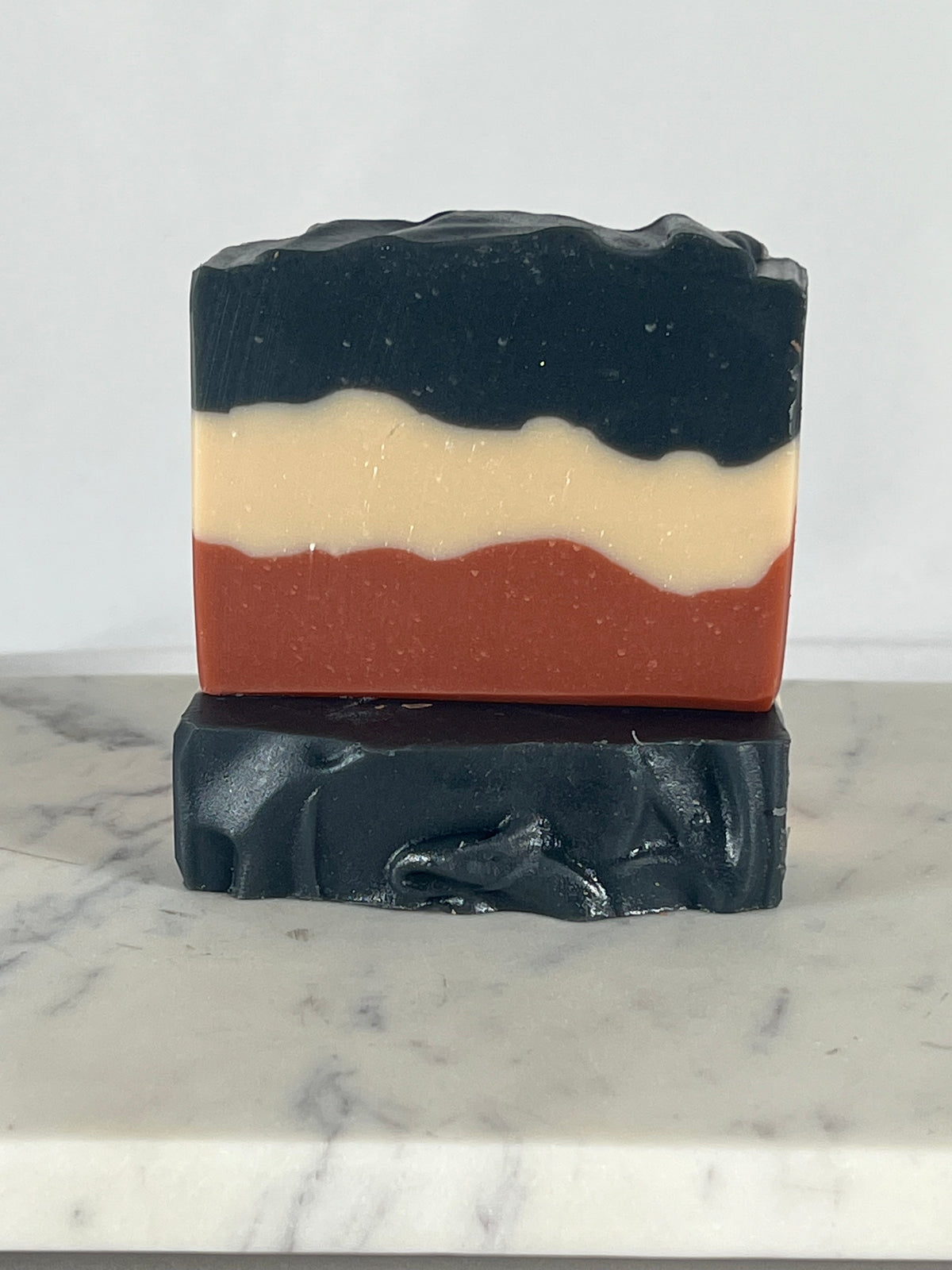 Onyx & Amber - GRASS-FED TALLOW ARTISAN BAR + BUTTERMILK & ACTIVATED CHARCOAL